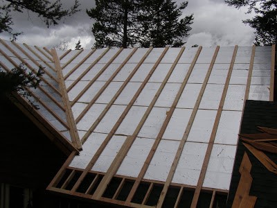 Insulated Roof Panel Installation by RAY-CORE SIPs - Palmer Cabin